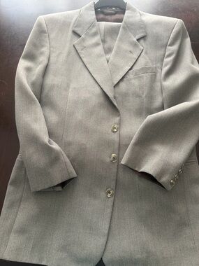 Men's Classic Gray Three-Button Suit